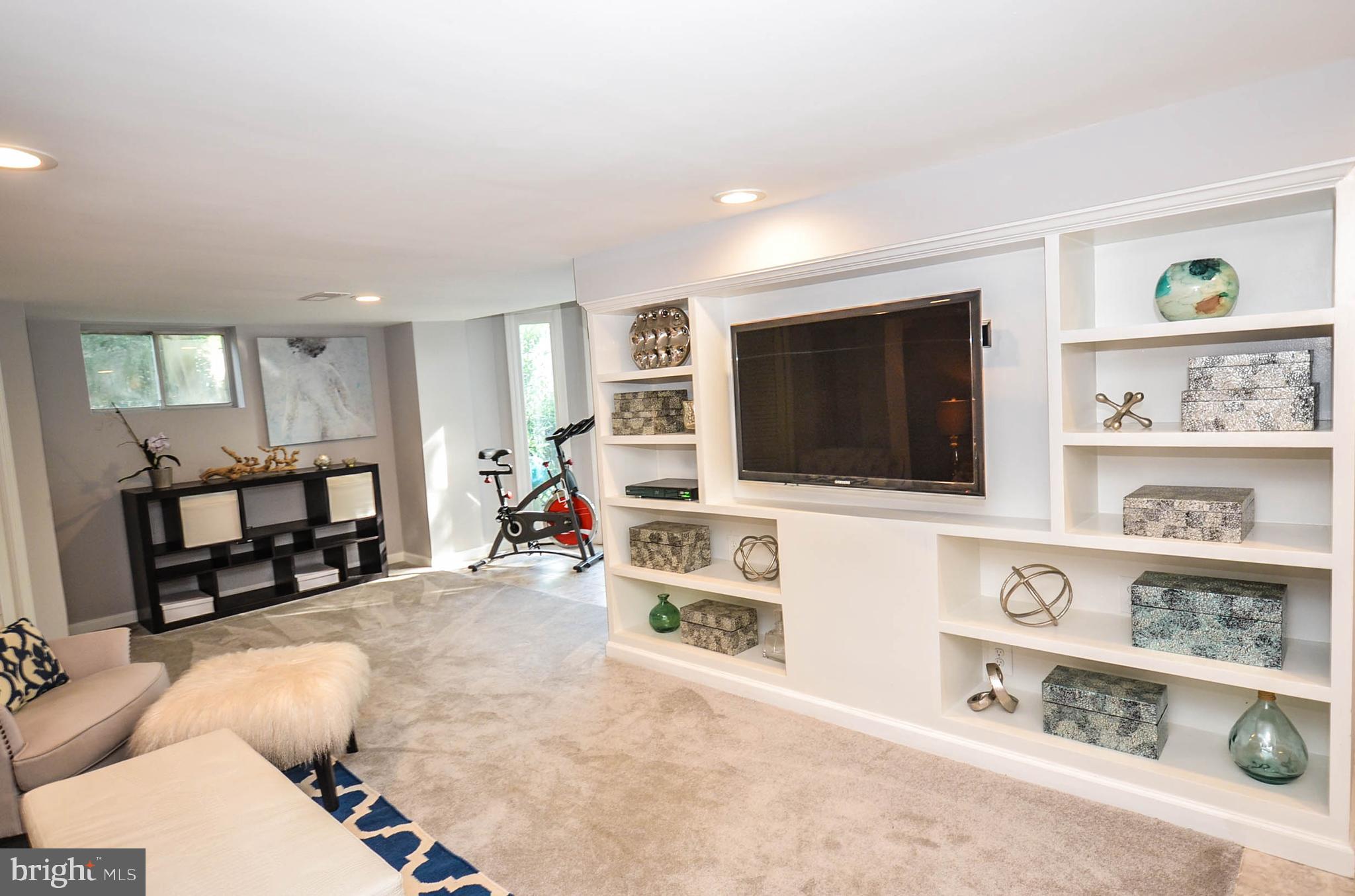 9912 Capitol View Avenue Silver Spring, MD 20910 - Photo 15 of 35 Entertainment ctr & multi-functional wall shelves