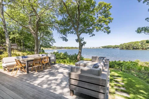 33 Bluff Point Road, Sag Harbor, NY 11963