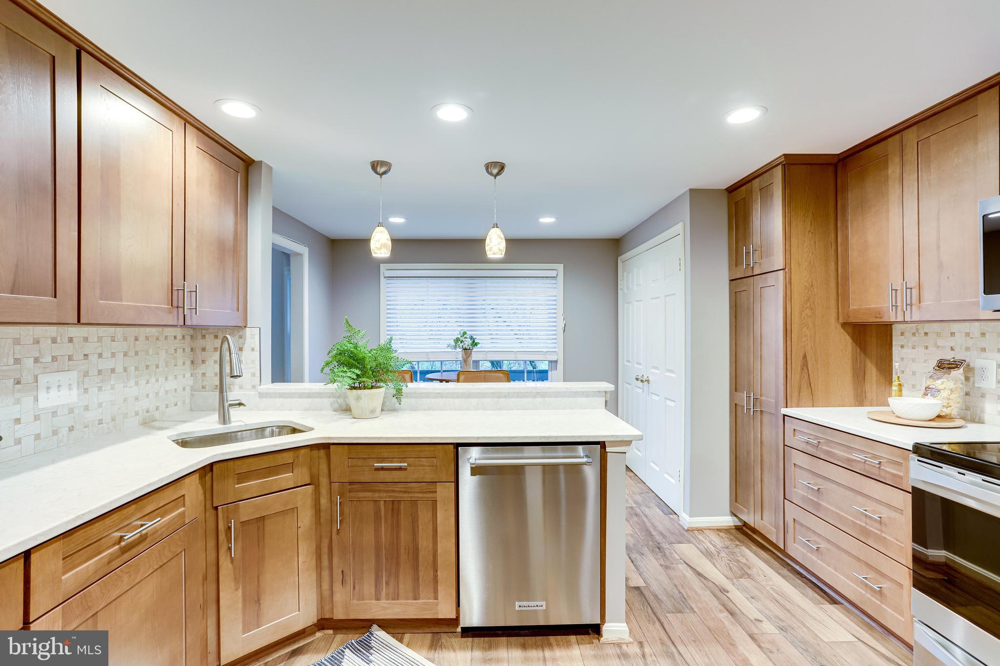 1514 Deer Point Way Reston, VA 20194 - Photo 15 of 81 Shaker Cabinets & SS appliances