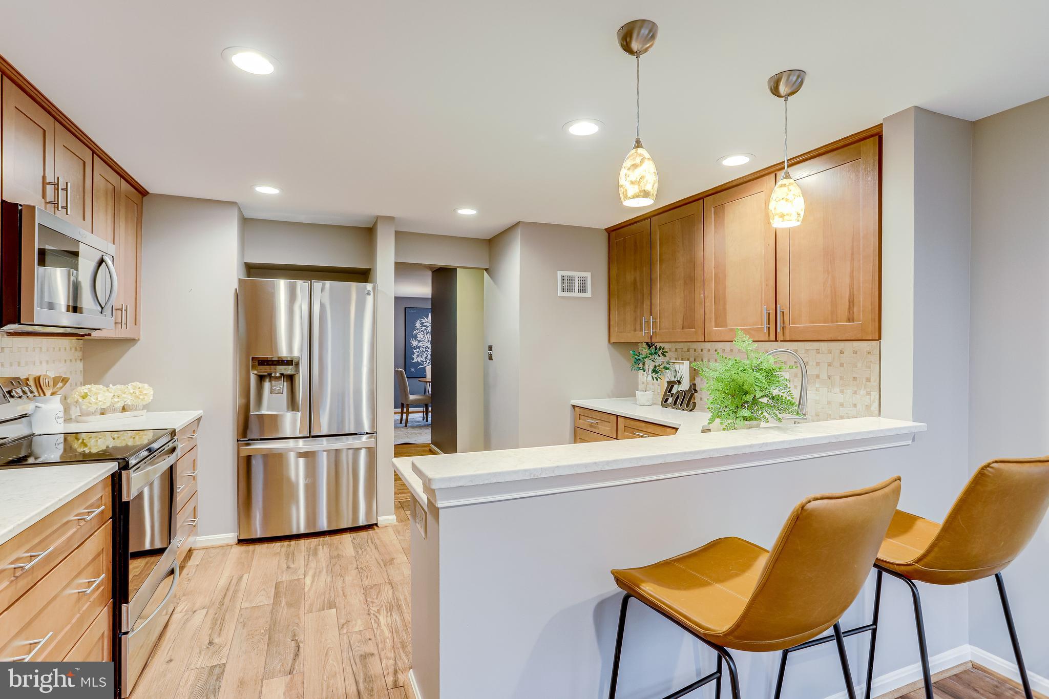 1514 Deer Point Way Reston, VA 20194 - Photo 18 of 81 Breakfast Bar & open to views of trees