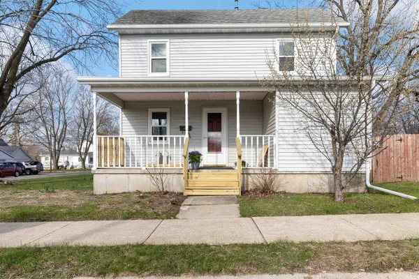 $179,900 | 128 8th Street, Rochelle, IL 61068