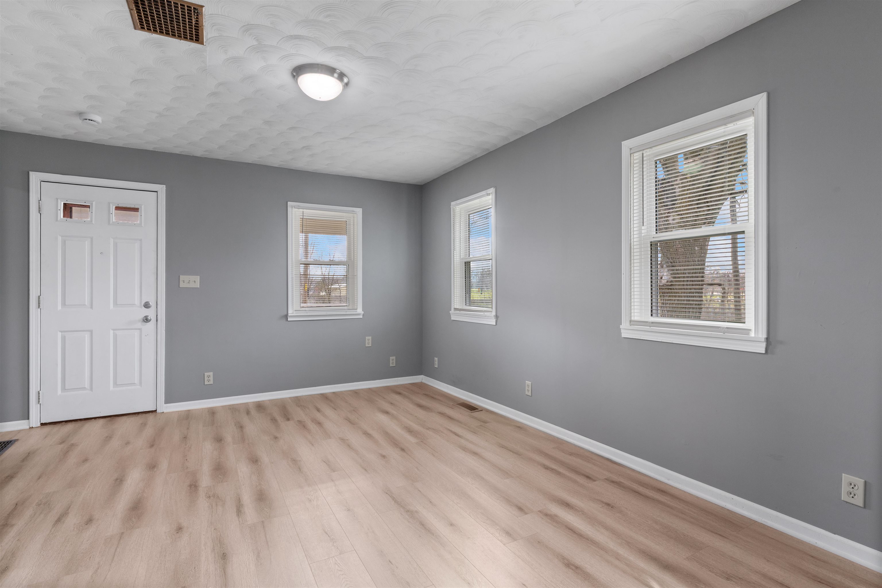 128 8th Street Rochelle, IL 61068 - Photo 14 of 38