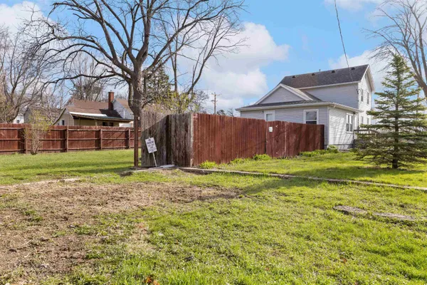 $179,900 | 128 8th Street, Rochelle, IL 61068