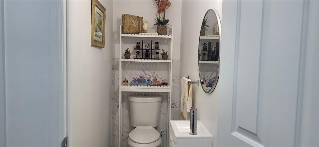2341 Park Valley Way Dacula, GA 30019 - Photo 29 of 38 a bathroom with a toilet and a shower curtain