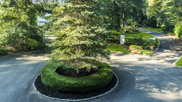 $3,500,000 | 5 Carol Lane, Glen Head, NY 11545