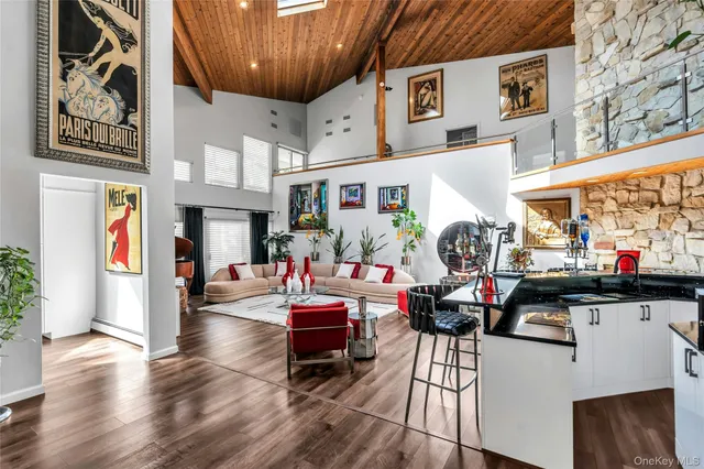 $3,500,000 | 5 Carol Lane, Glen Head, NY 11545