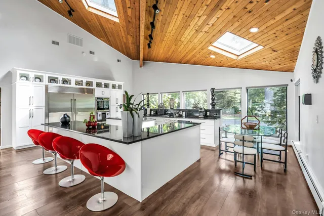 $3,500,000 | 5 Carol Lane, Glen Head, NY 11545