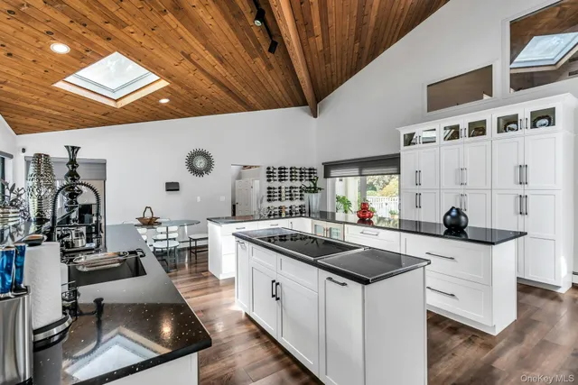 $3,500,000 | 5 Carol Lane, Glen Head, NY 11545