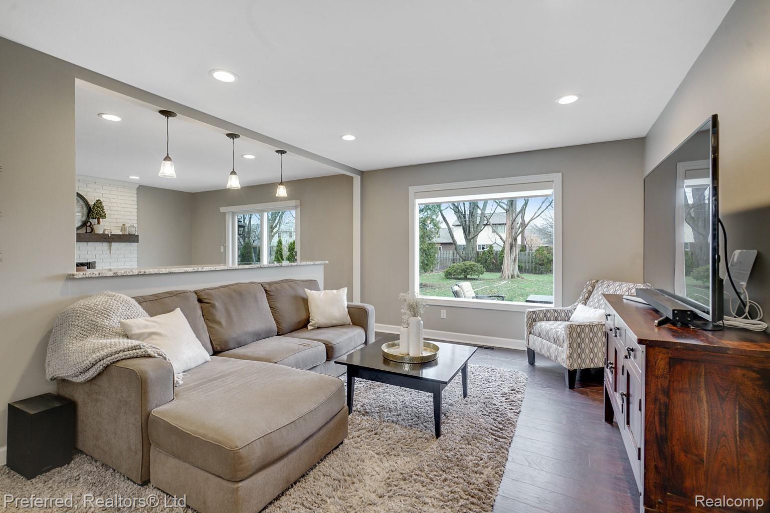 43922 Arlington Road Canton, MI 48187 - Photo 9 of 26 dsc04937-dsc04939.jpg