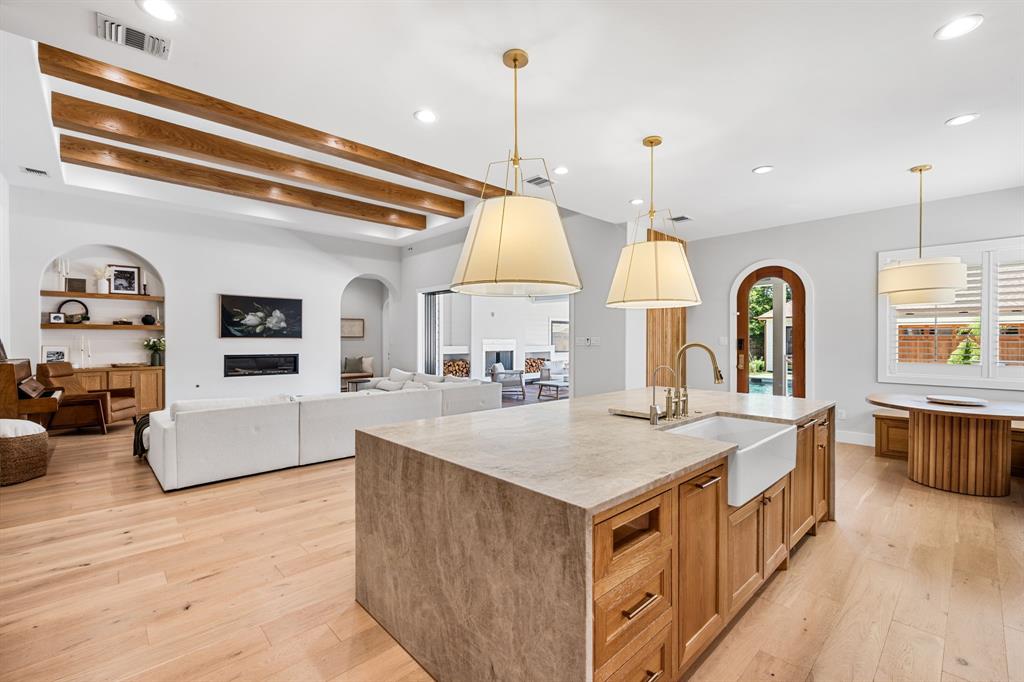 814 East Wall Street Grapevine, TX 76051 - Photo 12 of 40