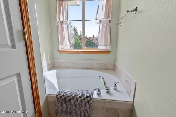 $1,100,000 | 3700 East Fernan Hill Road, Coeur D'Alene, ID 83814