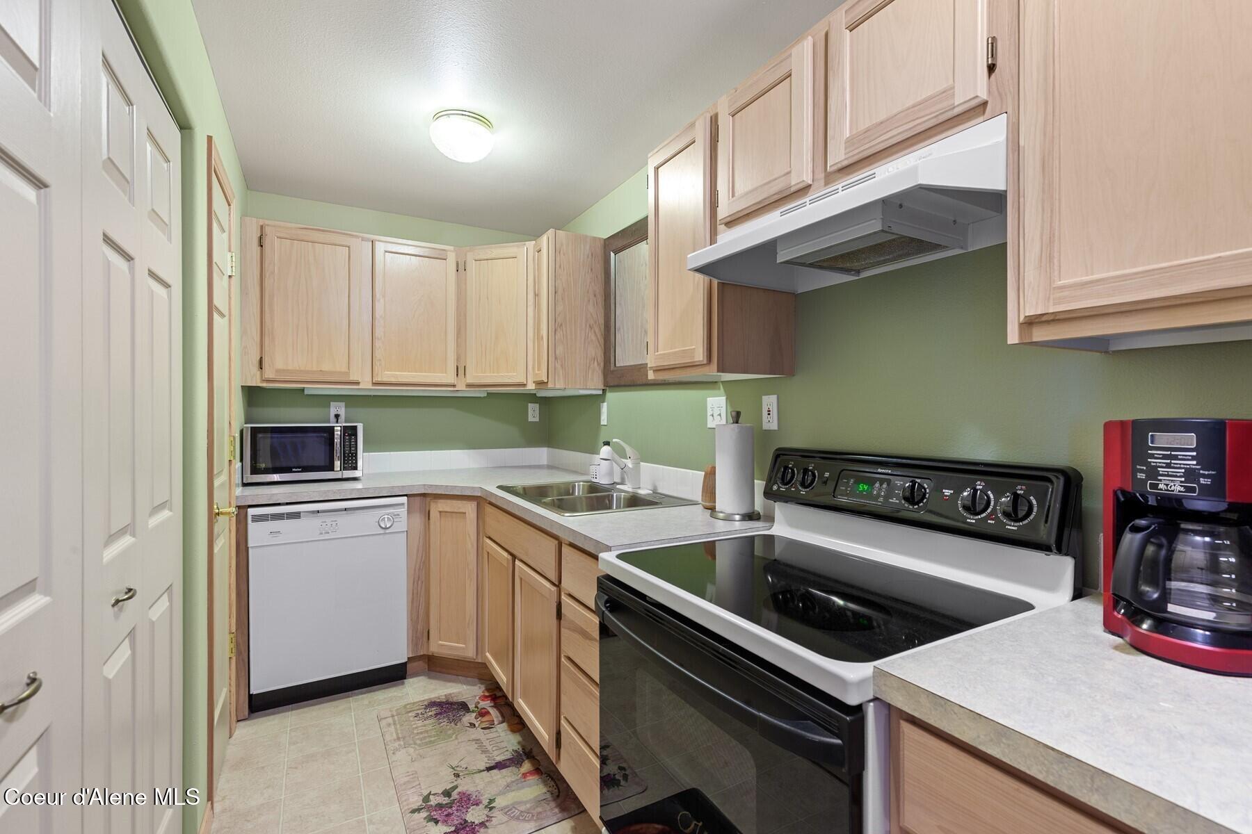 3700 East Fernan Hill Road Coeur D'Alene, ID 83814 - Photo 23 of 48 Lower Level Kitchen