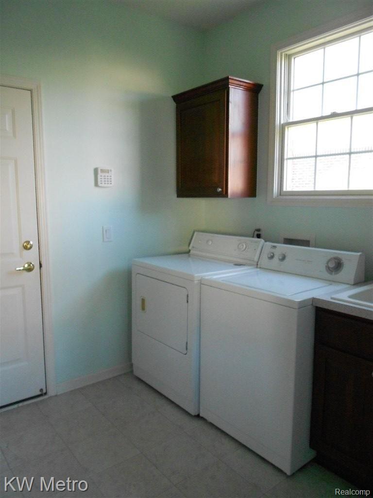 1675 Blushing Drive Rochester, MI 48307 - Photo 11 of 15 Laundry Room.jpg