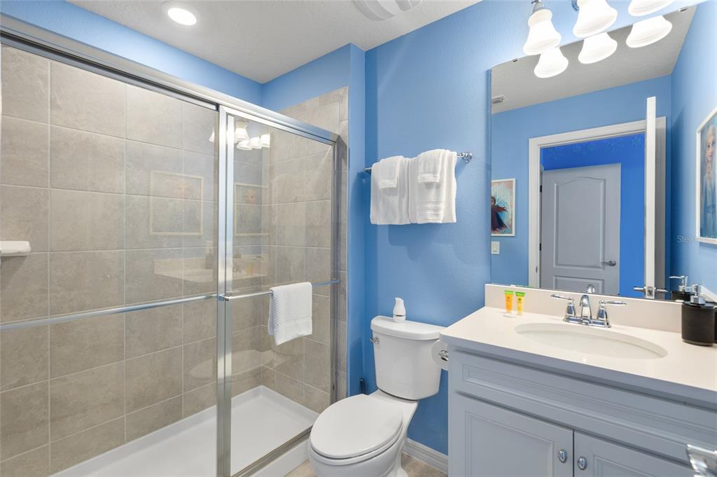 7160 Oakmoss Loop Davenport, FL 33837 - Photo 26 of 45 a bathroom with a sink a toilet and shower