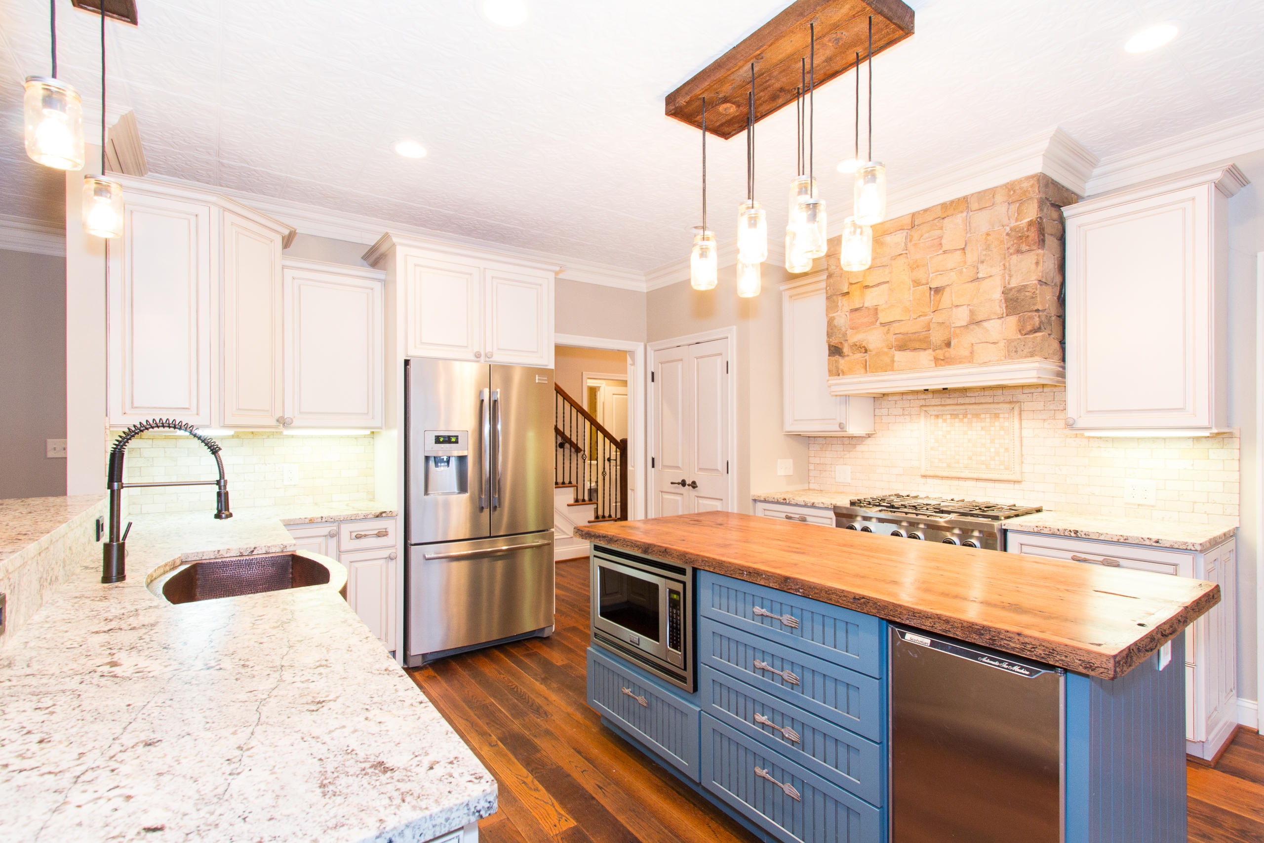 1850 Greywell Road Knoxville, TN 37922 - Photo 15 of 38 Island with icemaker and microwave