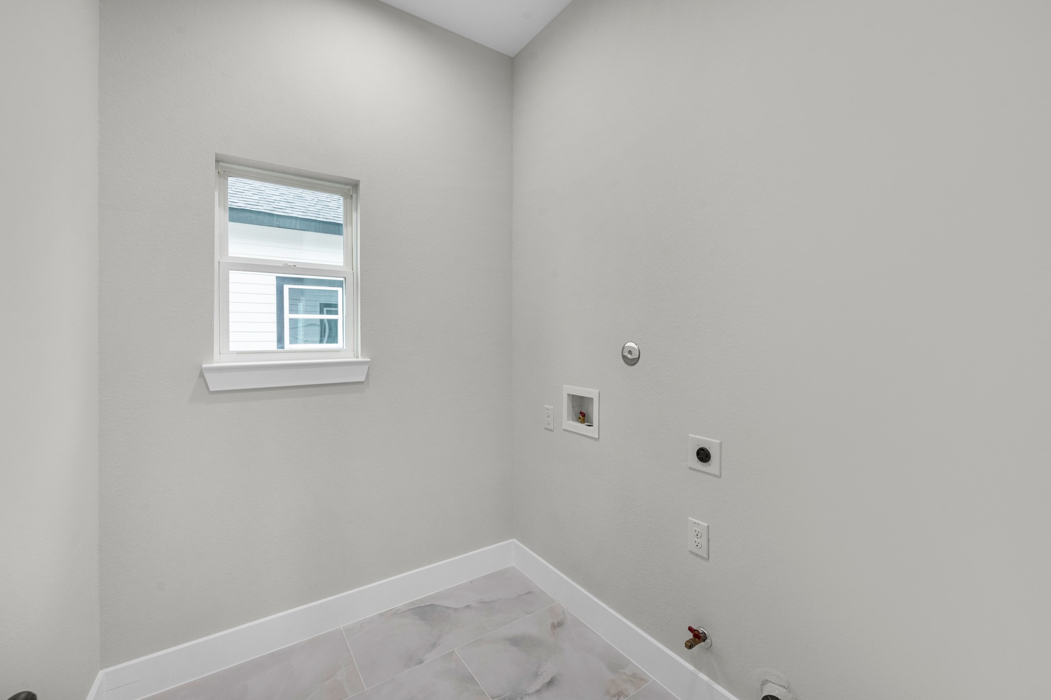 2348 Delafield Street Houston, TX 77023 - Photo 23 of 24 washer dryer room on second floor