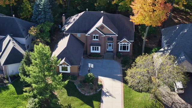 $900,000 | 16105 37th Avenue North, Plymouth, MN 55446