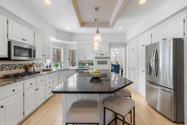 $900,000 | 16105 37th Avenue North, Plymouth, MN 55446