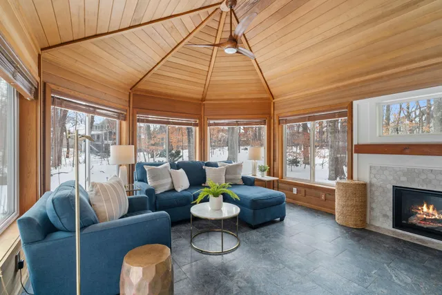 $900,000 | 16105 37th Avenue North, Plymouth, MN 55446