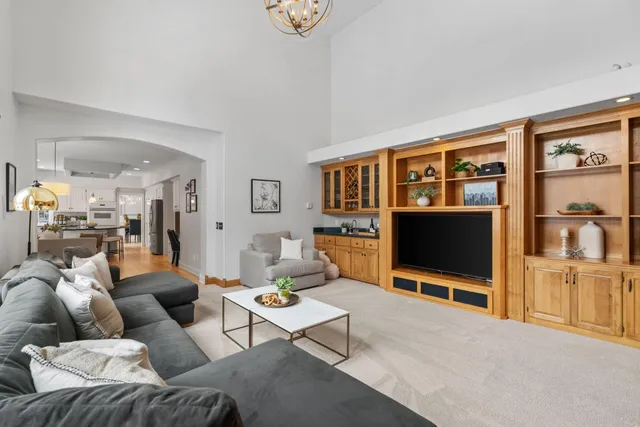 $900,000 | 16105 37th Avenue North, Plymouth, MN 55446