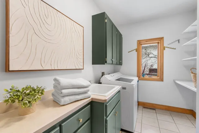 $900,000 | 16105 37th Avenue North, Plymouth, MN 55446