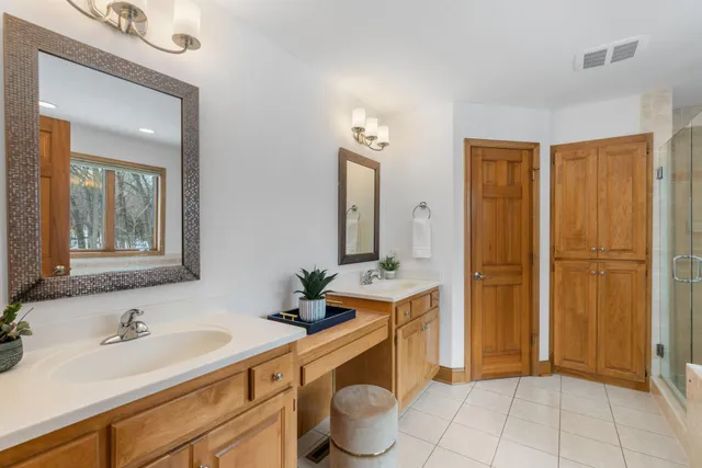 $900,000 | 16105 37th Avenue North, Plymouth, MN 55446