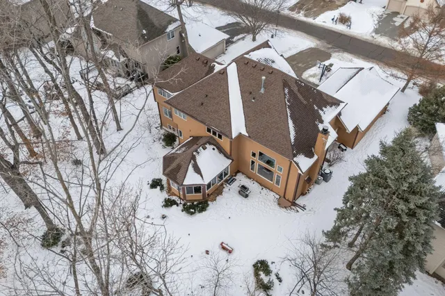 $900,000 | 16105 37th Avenue North, Plymouth, MN 55446