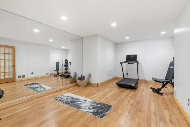 $900,000 | 16105 37th Avenue North, Plymouth, MN 55446