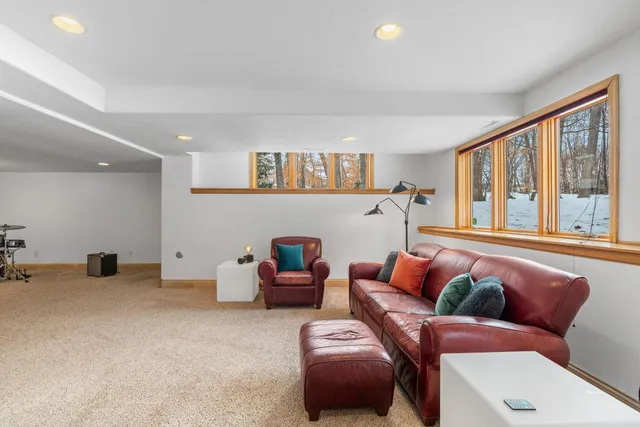 $900,000 | 16105 37th Avenue North, Plymouth, MN 55446