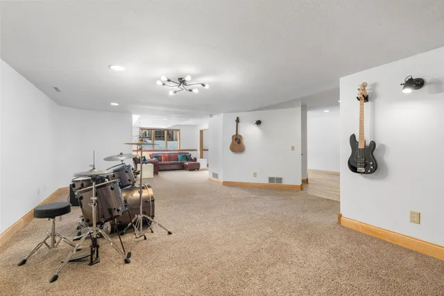 $900,000 | 16105 37th Avenue North, Plymouth, MN 55446