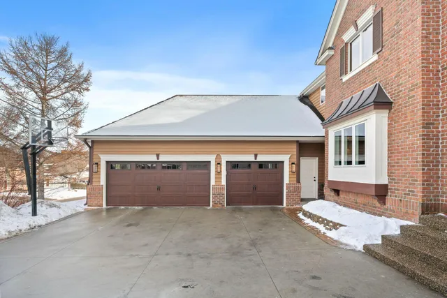 $900,000 | 16105 37th Avenue North, Plymouth, MN 55446