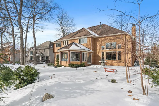 $900,000 | 16105 37th Avenue North, Plymouth, MN 55446