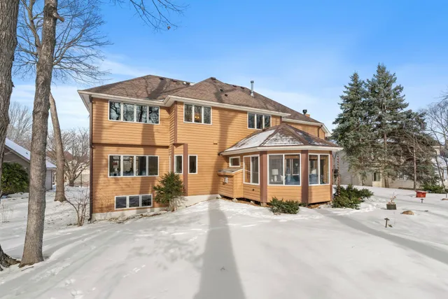 $900,000 | 16105 37th Avenue North, Plymouth, MN 55446