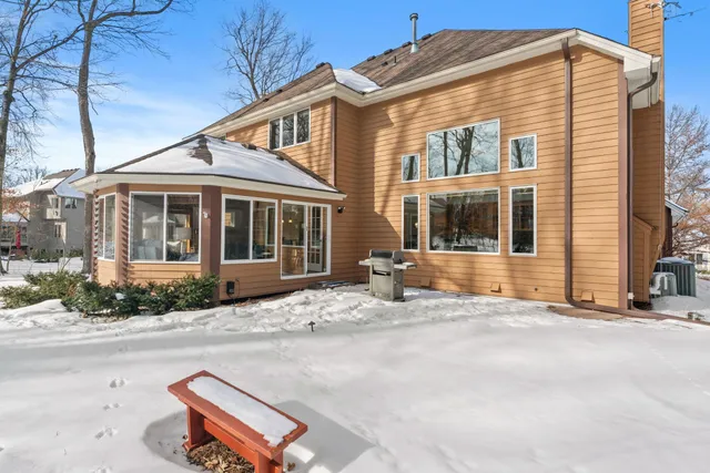 $900,000 | 16105 37th Avenue North, Plymouth, MN 55446