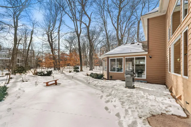 $900,000 | 16105 37th Avenue North, Plymouth, MN 55446