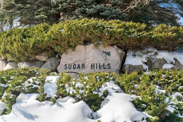 $900,000 | 16105 37th Avenue North, Plymouth, MN 55446