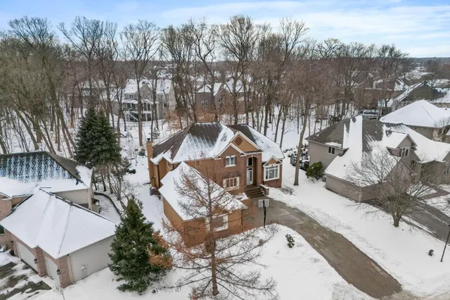 $900,000 | 16105 37th Avenue North, Plymouth, MN 55446