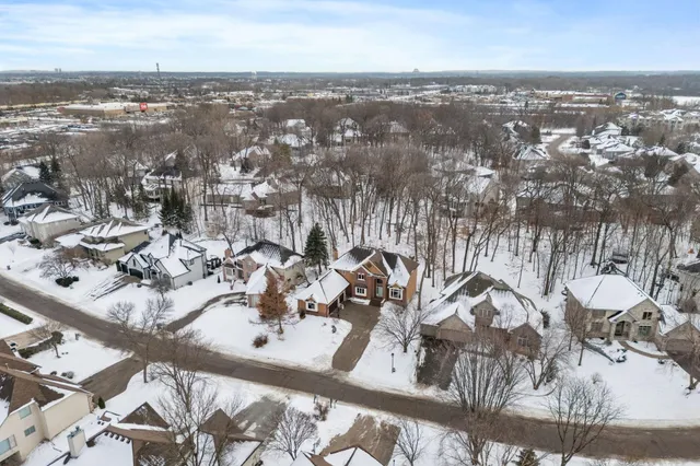 $900,000 | 16105 37th Avenue North, Plymouth, MN 55446