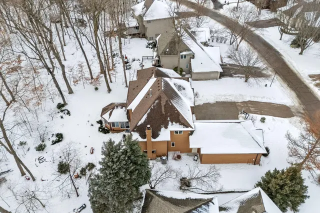 $900,000 | 16105 37th Avenue North, Plymouth, MN 55446