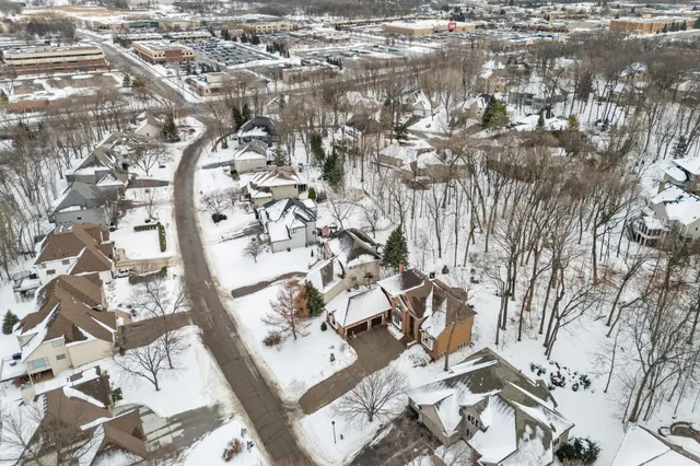 $900,000 | 16105 37th Avenue North, Plymouth, MN 55446