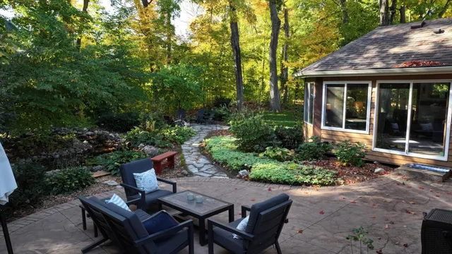 $900,000 | 16105 37th Avenue North, Plymouth, MN 55446