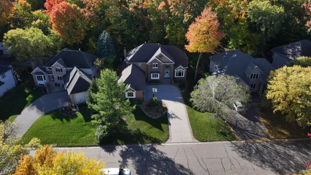 $900,000 | 16105 37th Avenue North, Plymouth, MN 55446