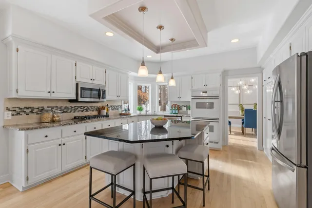 $900,000 | 16105 37th Avenue North, Plymouth, MN 55446