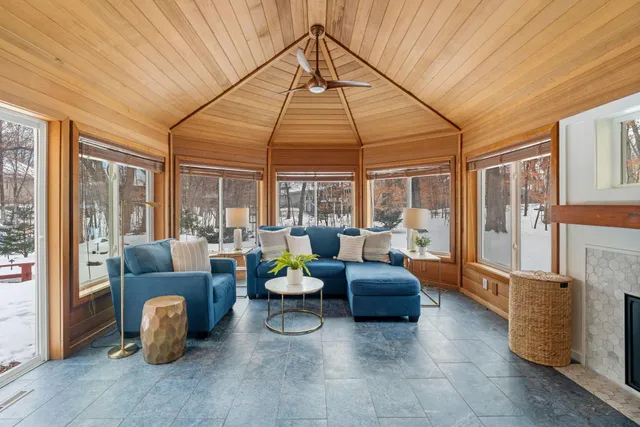 $900,000 | 16105 37th Avenue North, Plymouth, MN 55446