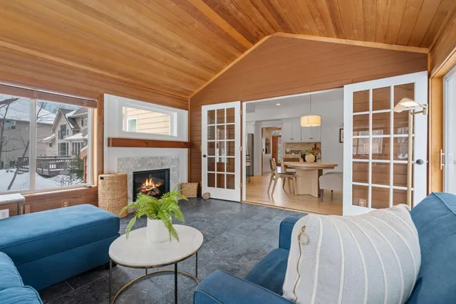 $900,000 | 16105 37th Avenue North, Plymouth, MN 55446