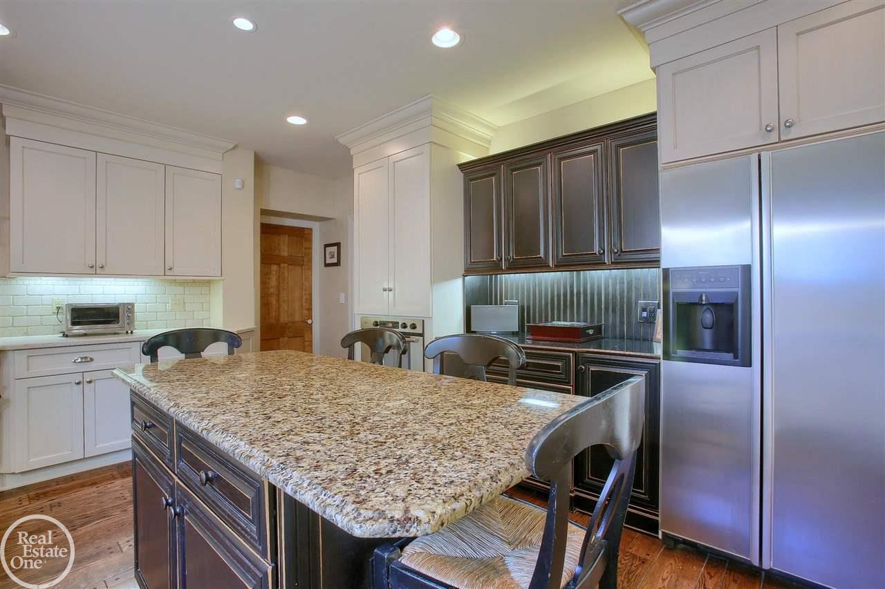 253 Lewiston Road Grosse Pointe, MI 48236 - Photo 14 of 41 50044437-13.JPG