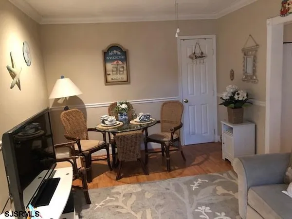$1,400 | 101 South Coolidge Avenue, Unit 2, Margate City, NJ 08402