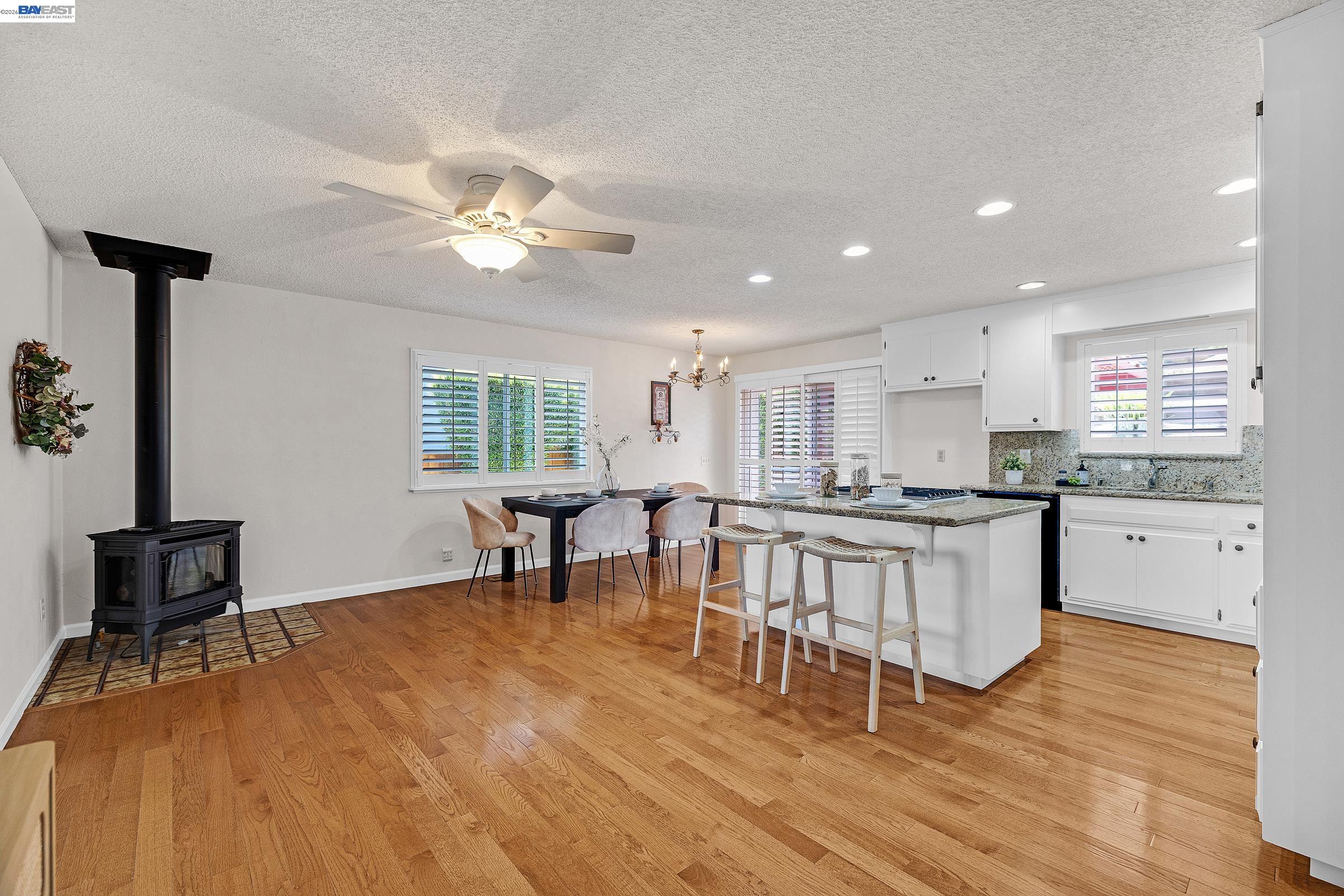 21671 ShadySpring Road Castro Valley, CA 94546 - Photo 6 of 24