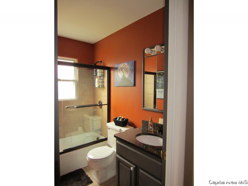 215 Dickinson Road Springfield, IL 62704 - Photo 14 of 17