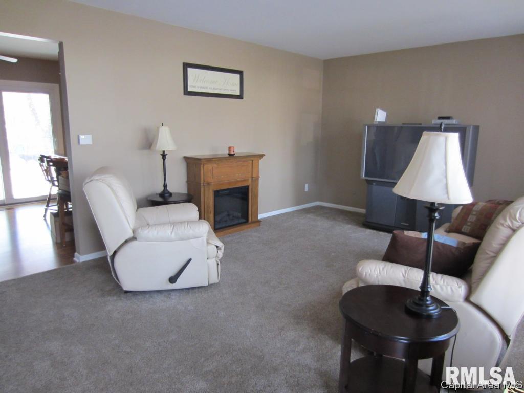 215 Dickinson Road Springfield, IL 62704 - Photo 3 of 17